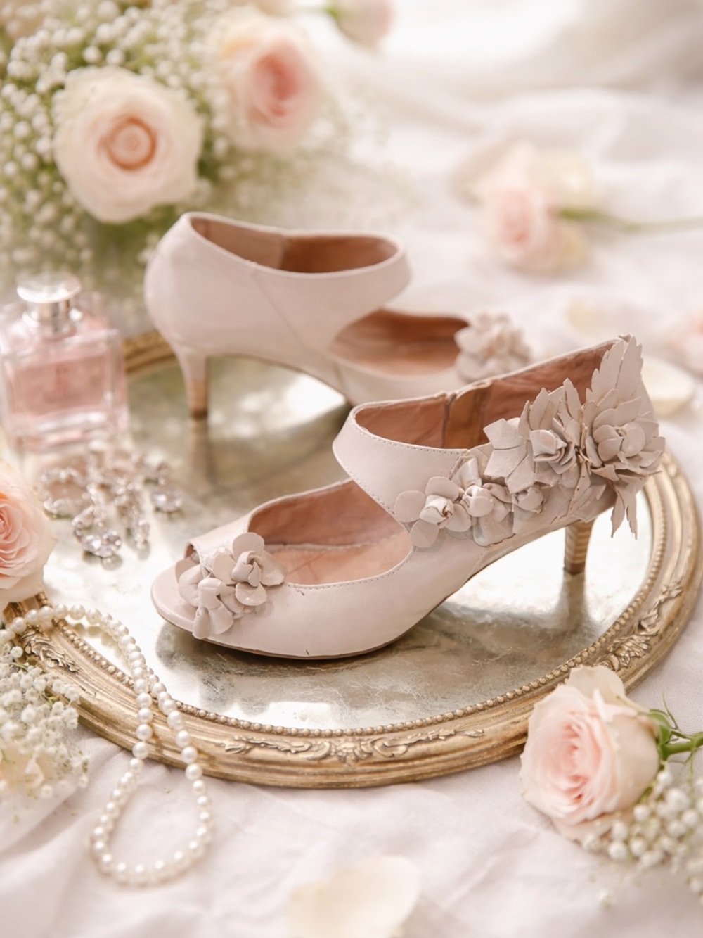 Miss Albright Cream Heels with Floral Appliqués Size 6